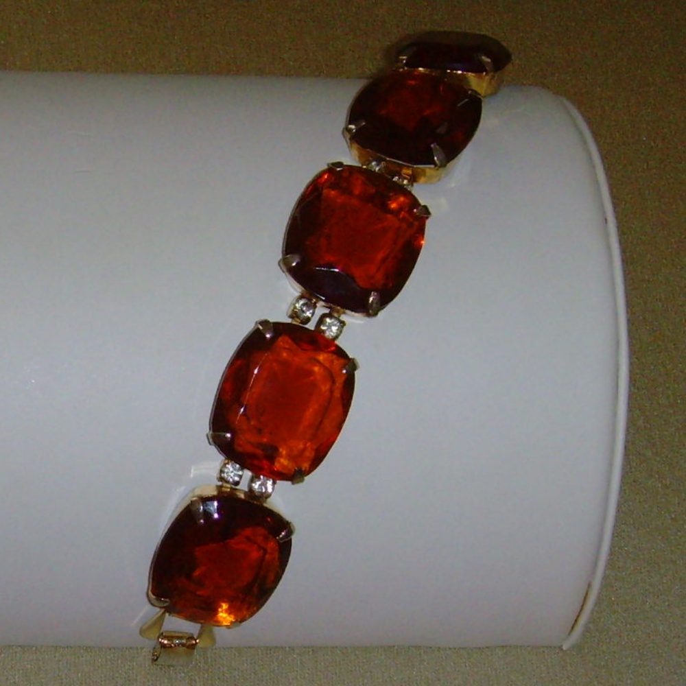 Vintage Lucite and Rhinestone Bracelet w/Gold-Tone Base